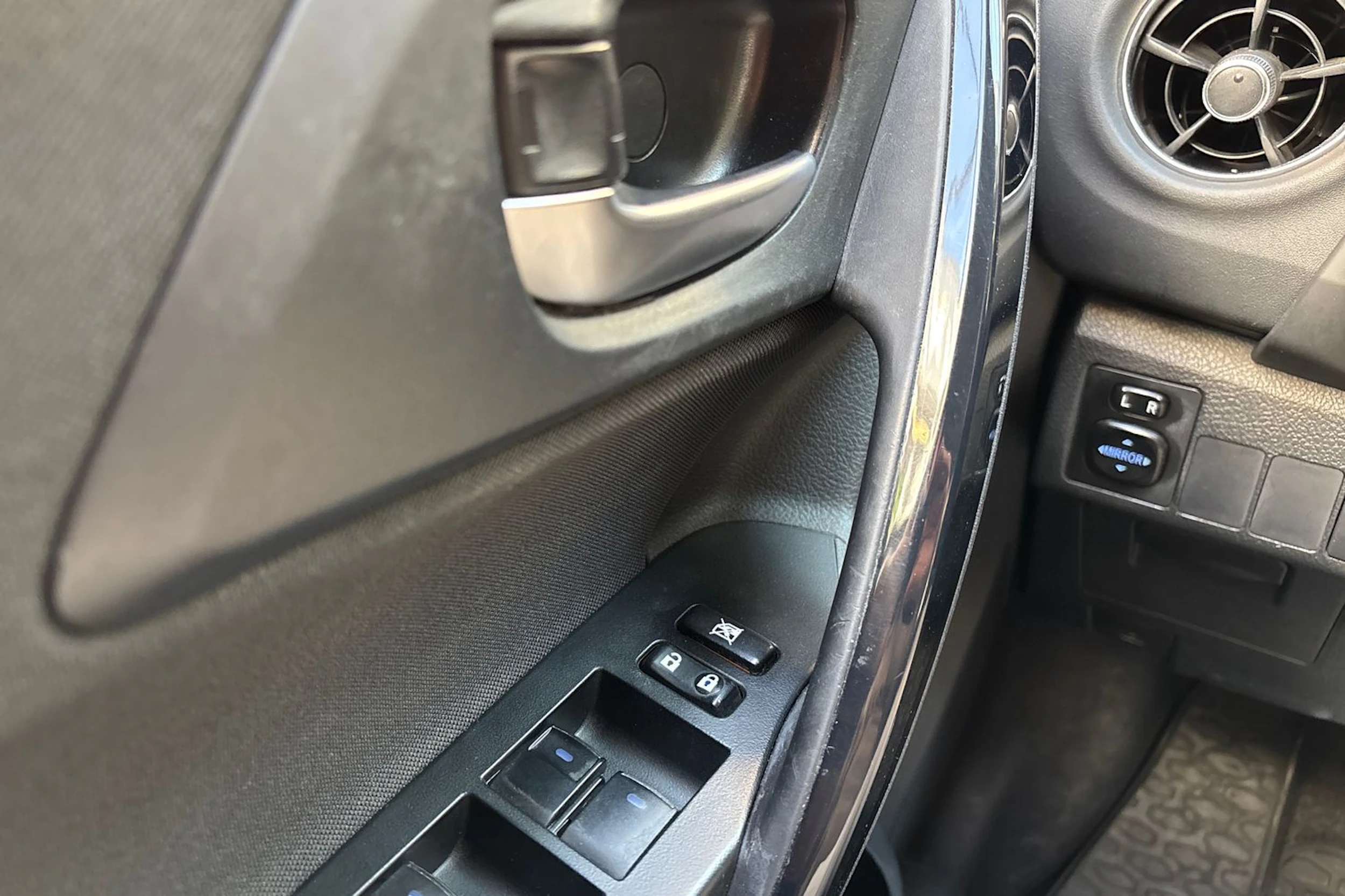 harmaa Toyota Auris 2018 kuva 13.