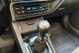 harmaa Toyota Auris 2018 kuva 19.