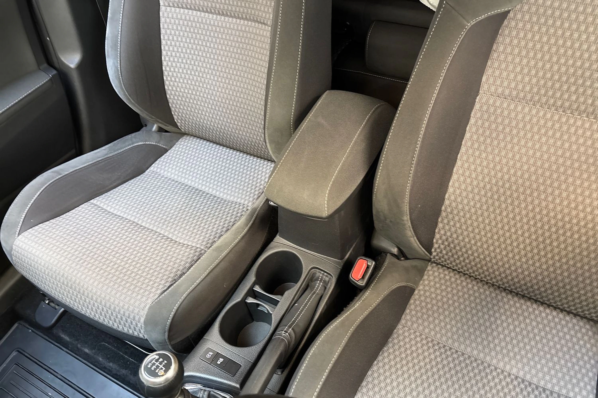 harmaa Toyota Auris 2018 kuva 20.
