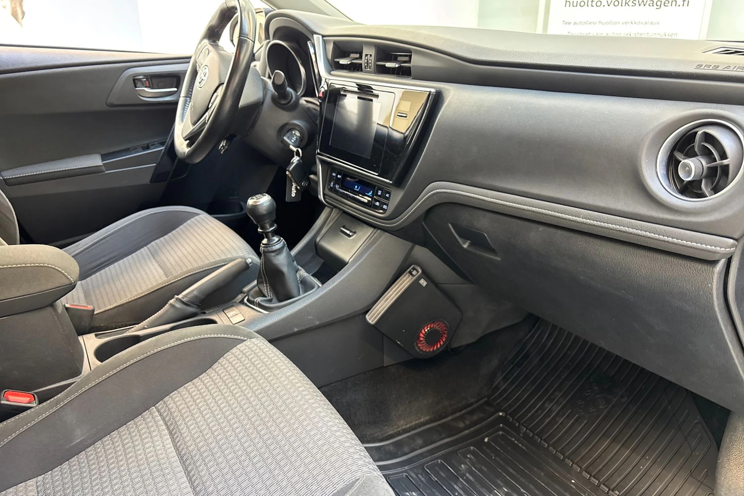 harmaa Toyota Auris 2018 kuva 21.