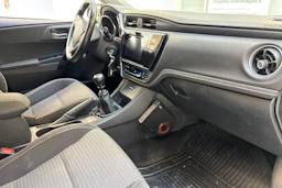 harmaa Toyota Auris 2018 kuva 21.