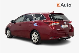 punainen Toyota Auris 2018 kuva 2.