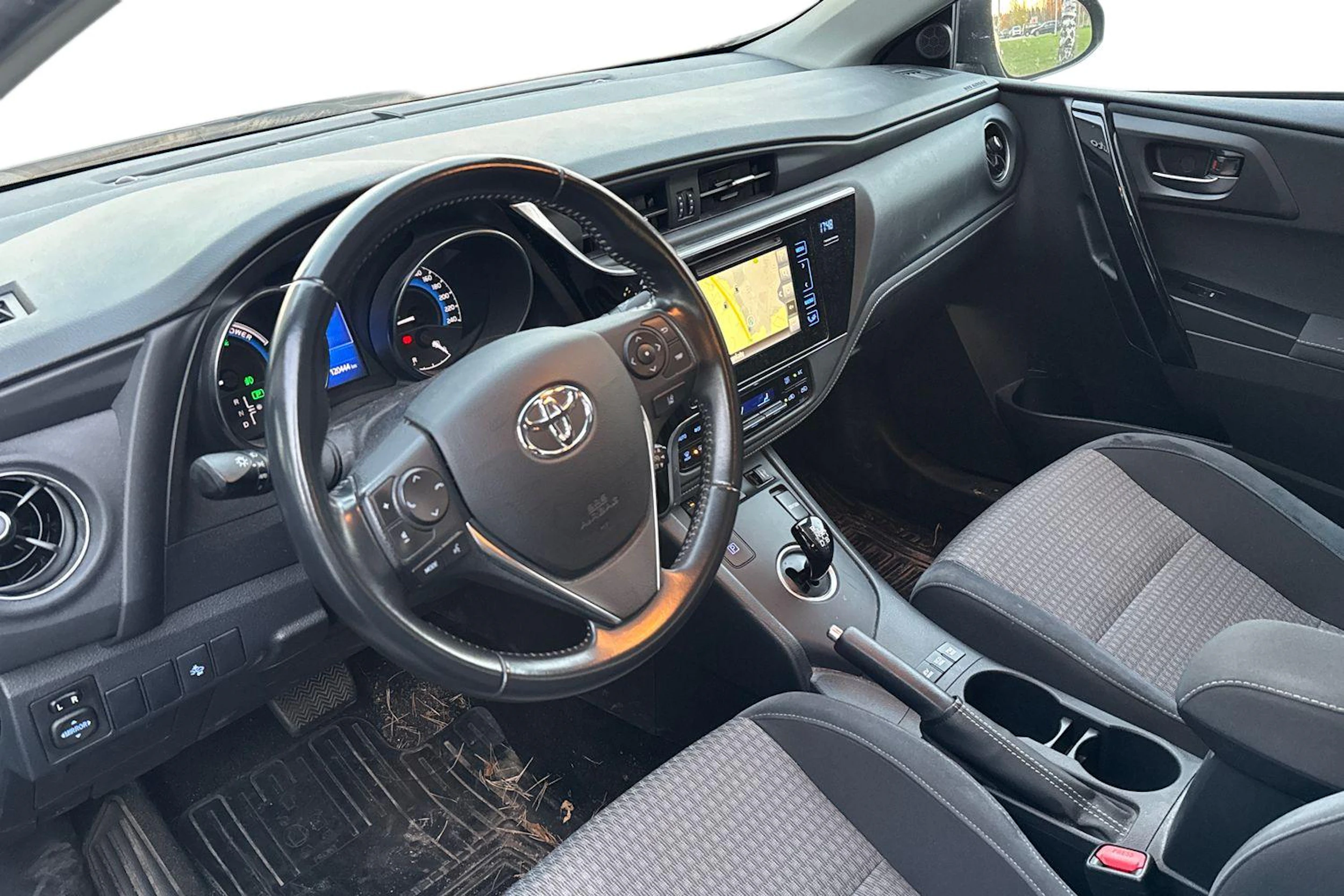 musta Toyota Auris 2018 kuva 3.