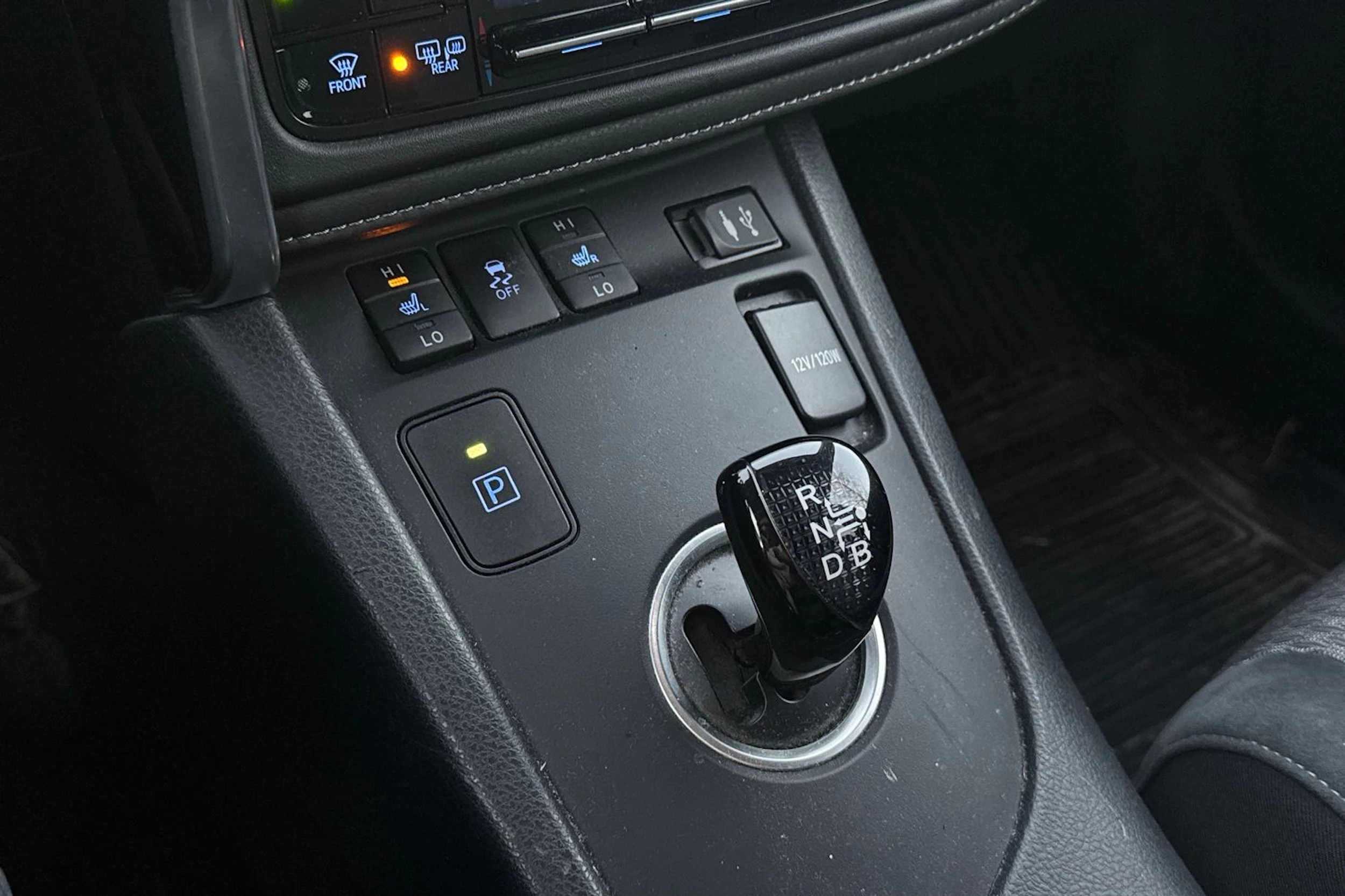 musta Toyota Auris 2018 kuva 5.