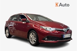 Punainen Toyota Auris 2018 kuva 1.