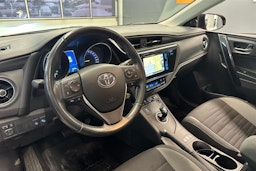 Punainen Toyota Auris 2018 kuva 8.