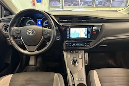 Punainen Toyota Auris 2018 kuva 9.