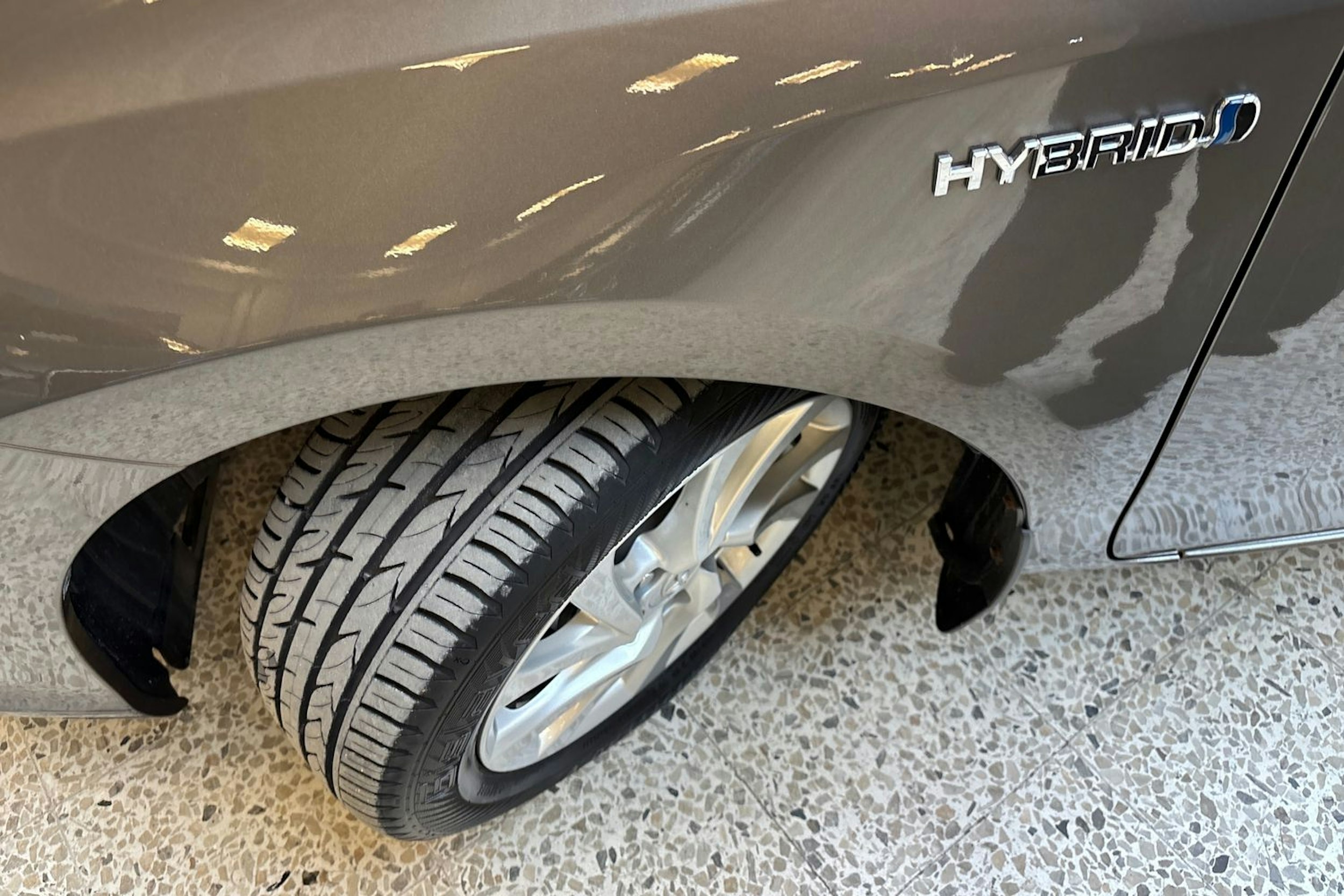 harmaa Toyota Auris 2018 kuva 13.