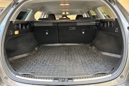 harmaa Toyota Auris 2018 kuva 14.