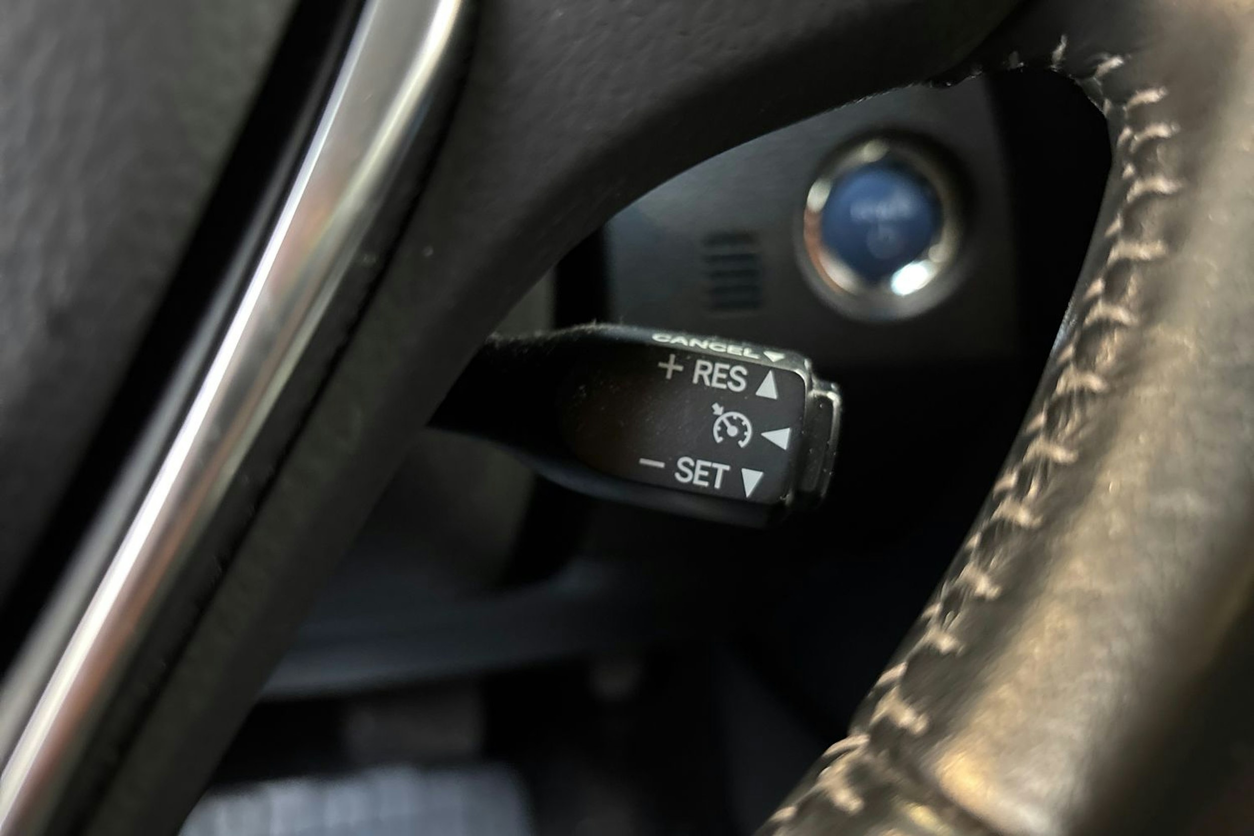 harmaa Toyota Auris 2018 kuva 18.