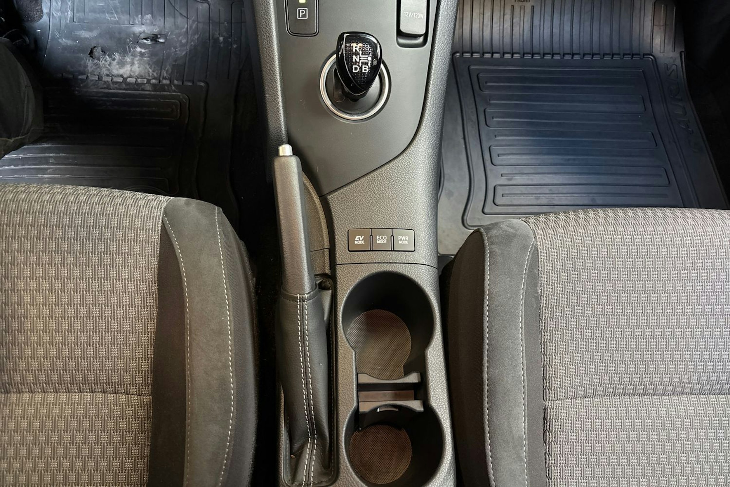 harmaa Toyota Auris 2018 kuva 28.