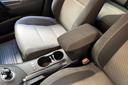 harmaa Toyota Auris 2018 kuva 29.