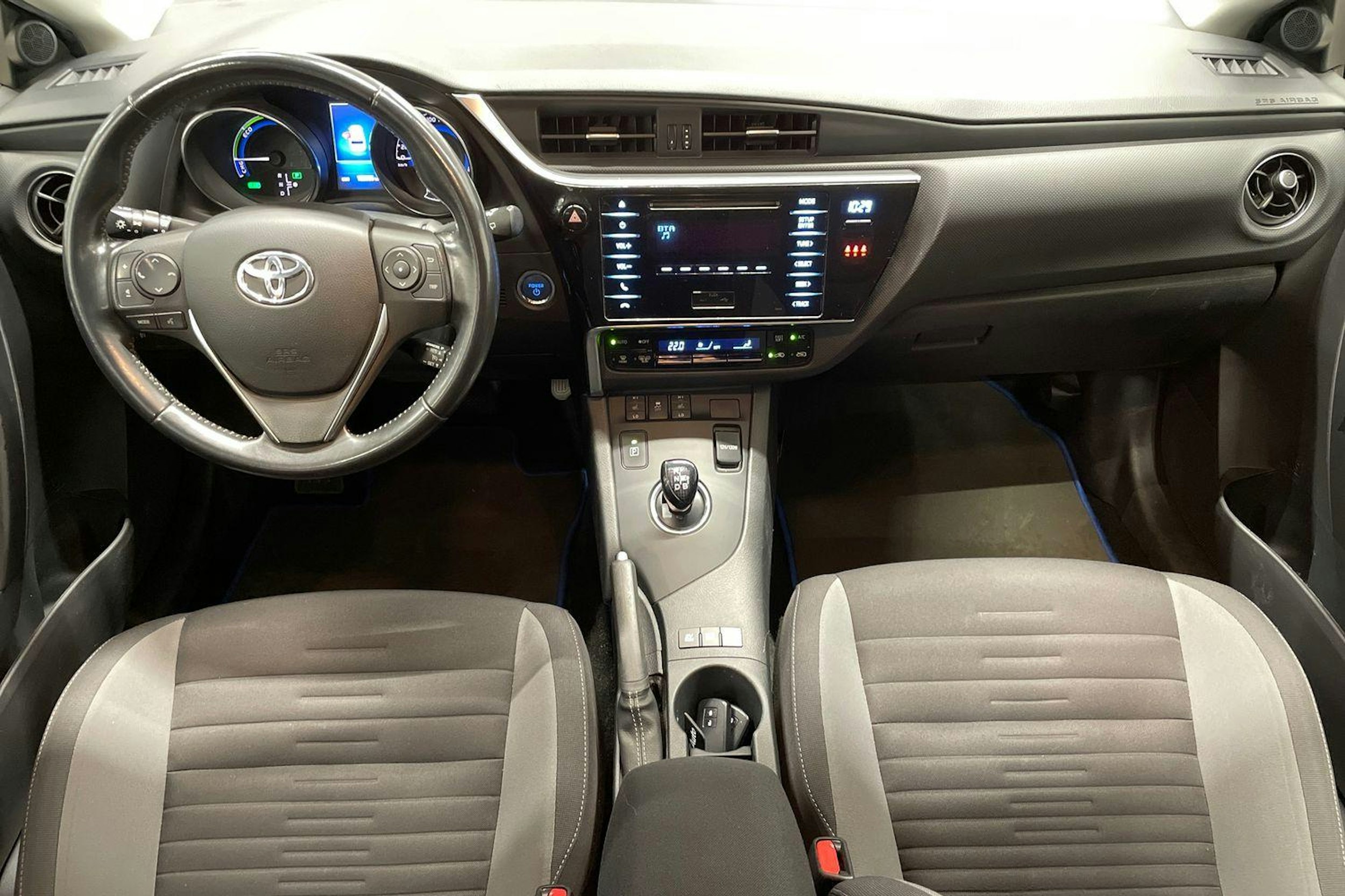 sininen Toyota Auris 2018 kuva 7.