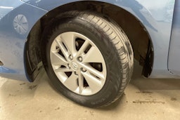 sininen Toyota Auris 2018 kuva 10.