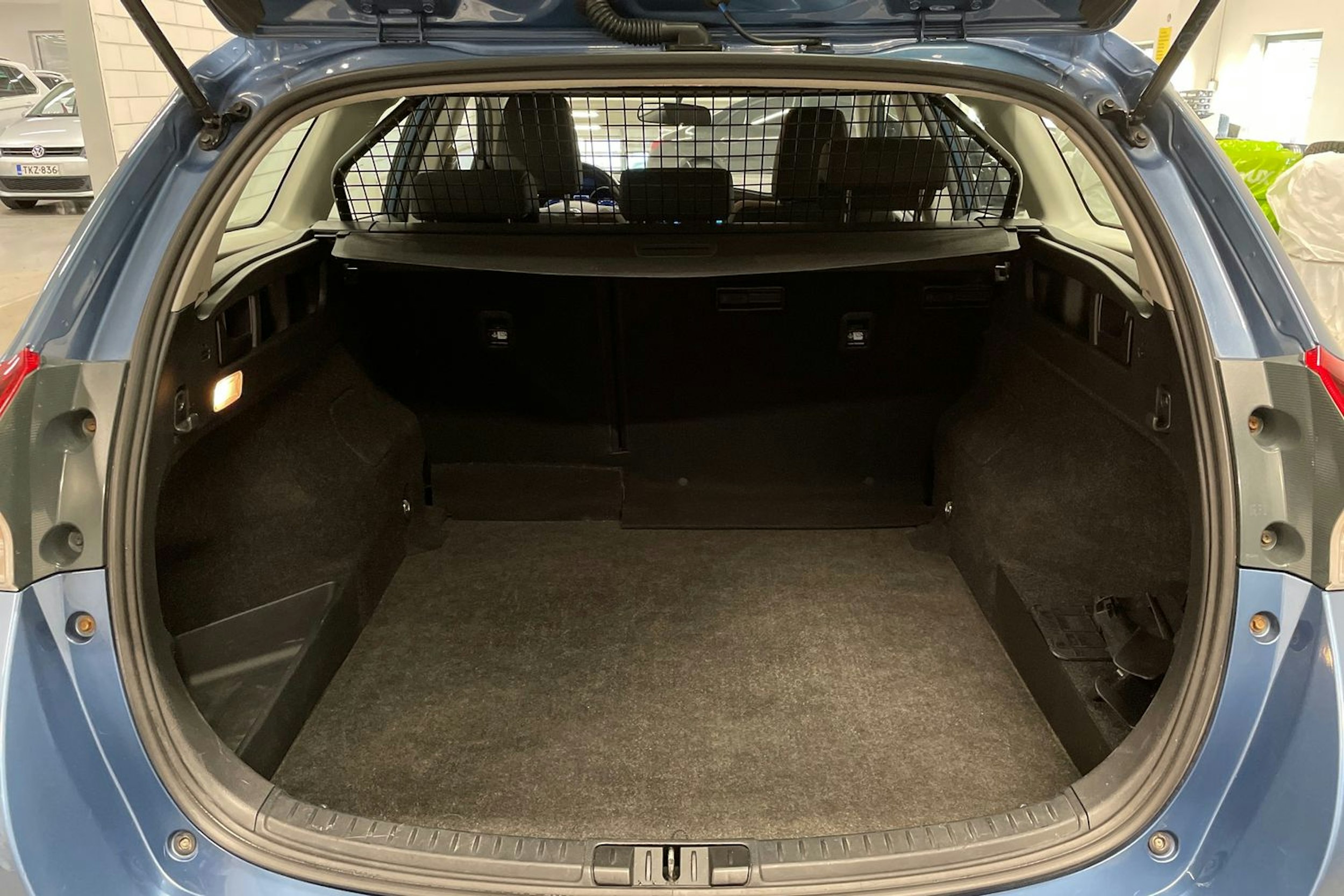 sininen Toyota Auris 2018 kuva 12.