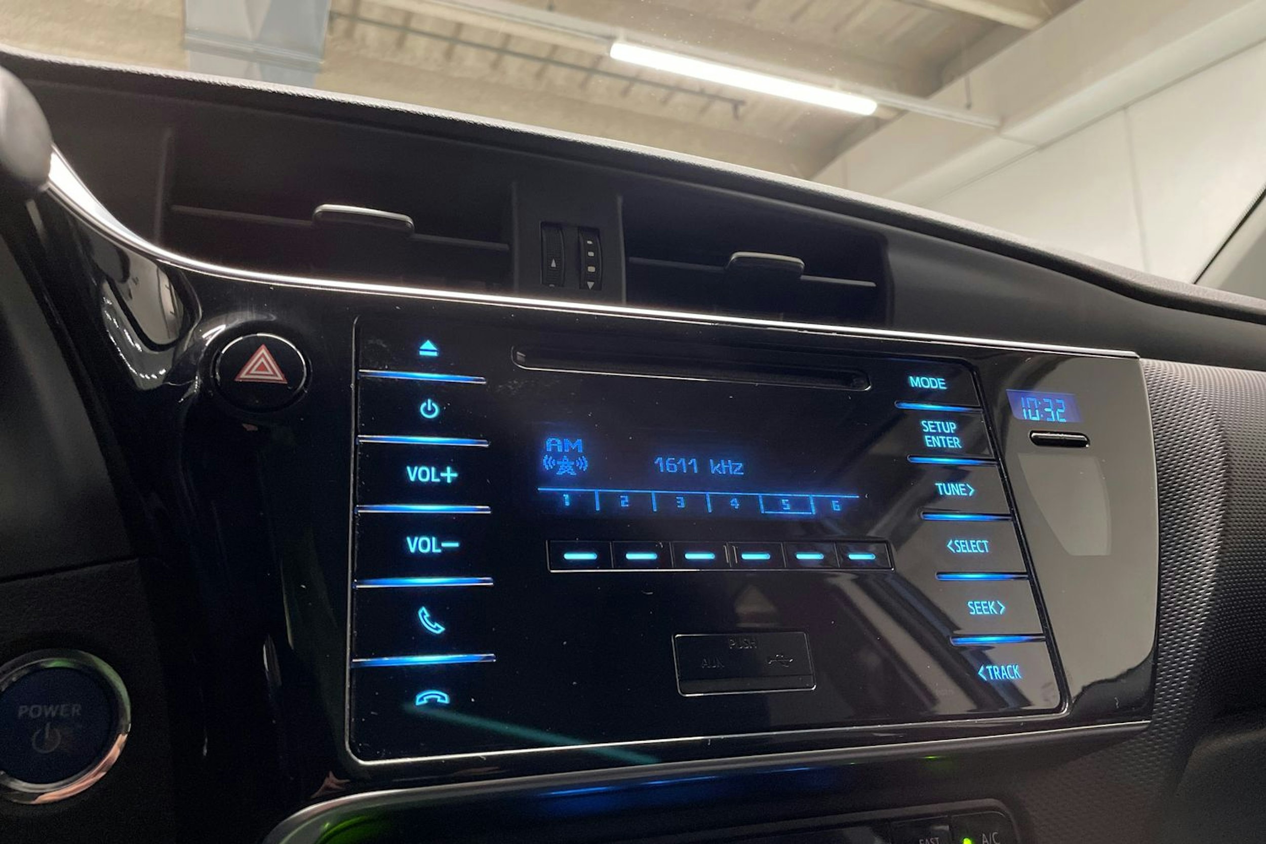 sininen Toyota Auris 2018 kuva 14.