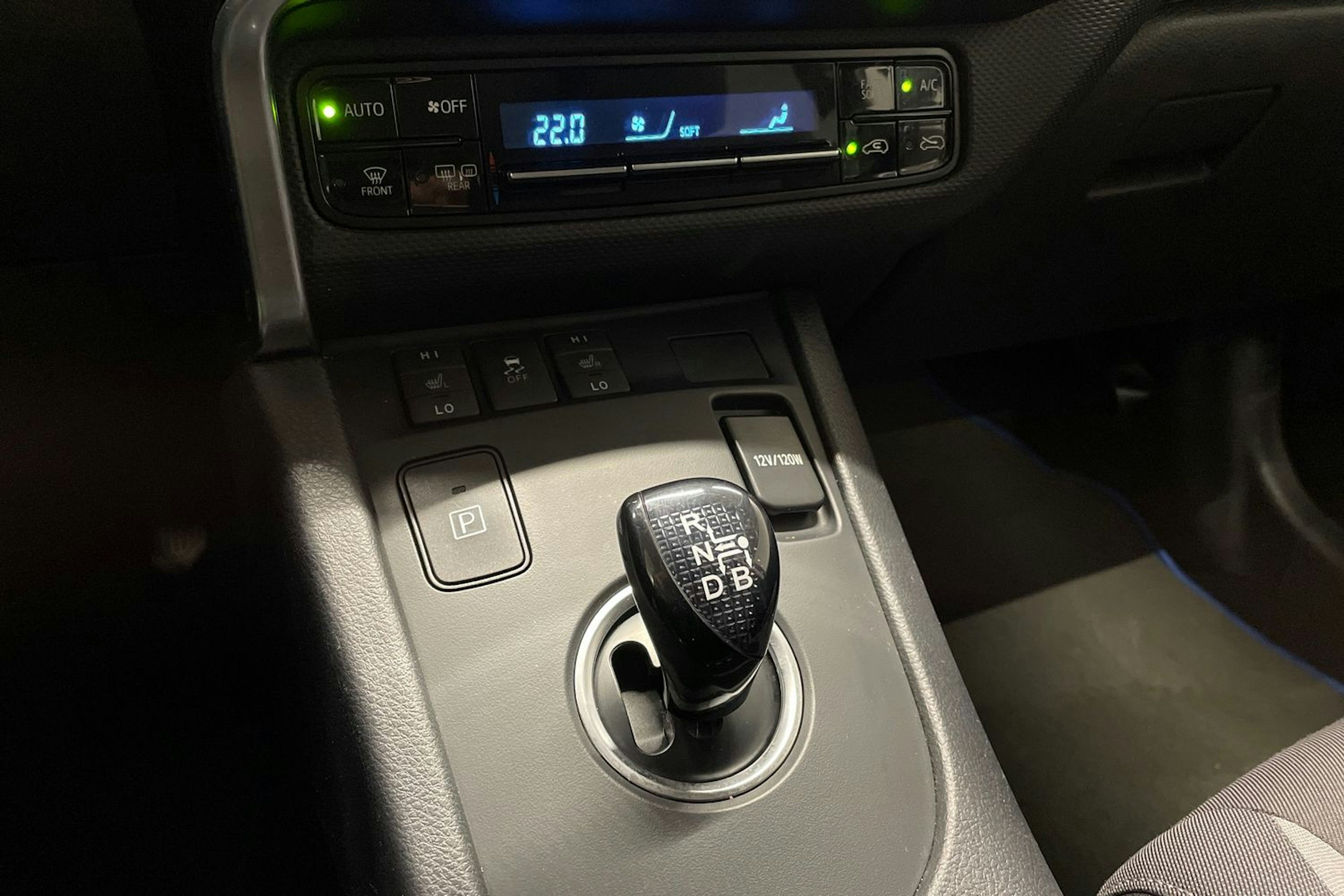 sininen Toyota Auris 2018 kuva 15.