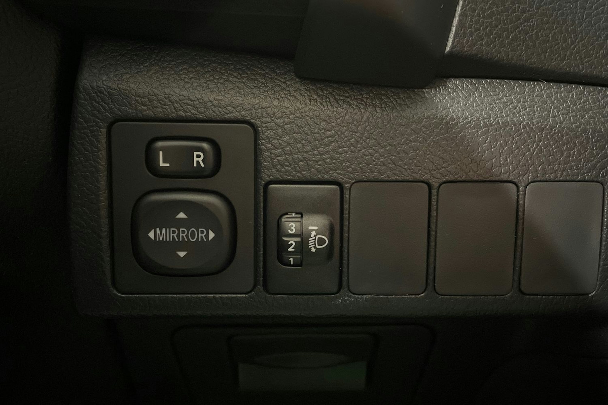 sininen Toyota Auris 2018 kuva 16.