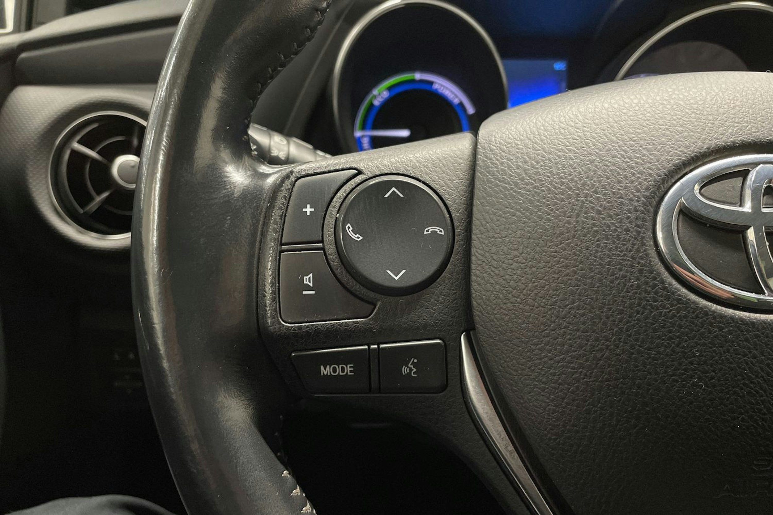 sininen Toyota Auris 2018 kuva 17.