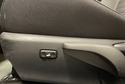 sininen Toyota Auris 2018 kuva 19.