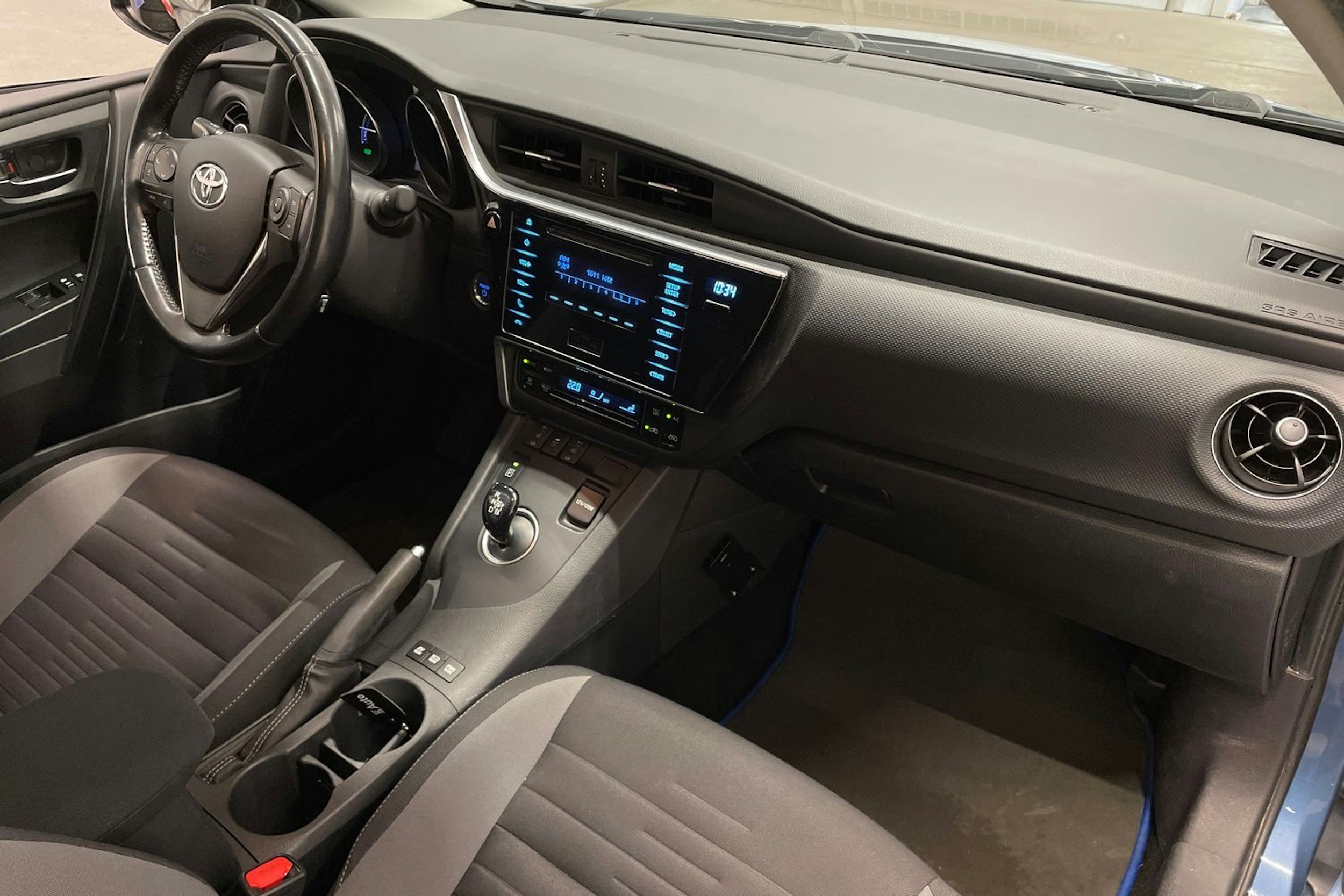 sininen Toyota Auris 2018 kuva 22.