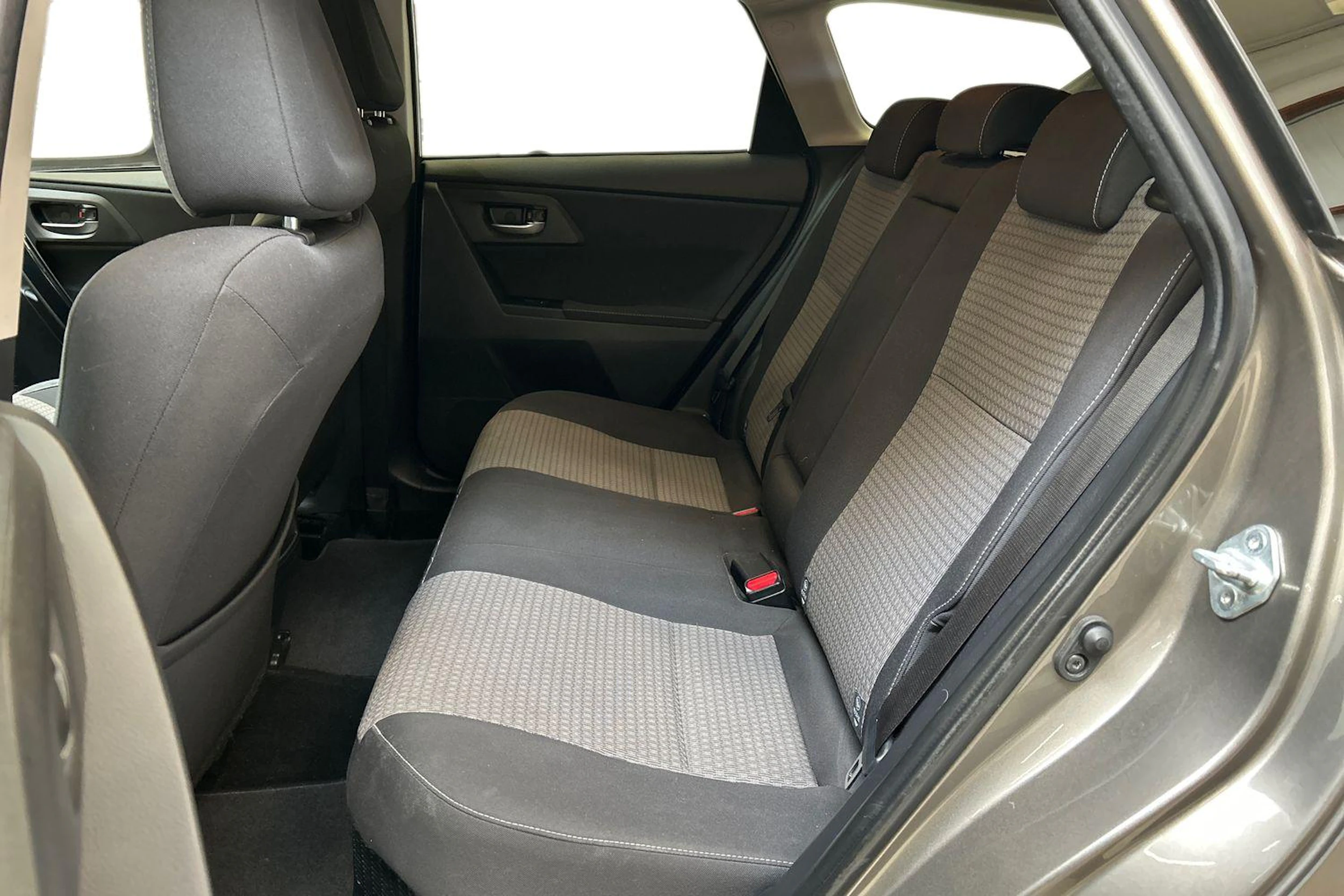 harmaa Toyota Auris 2018 kuva 11.