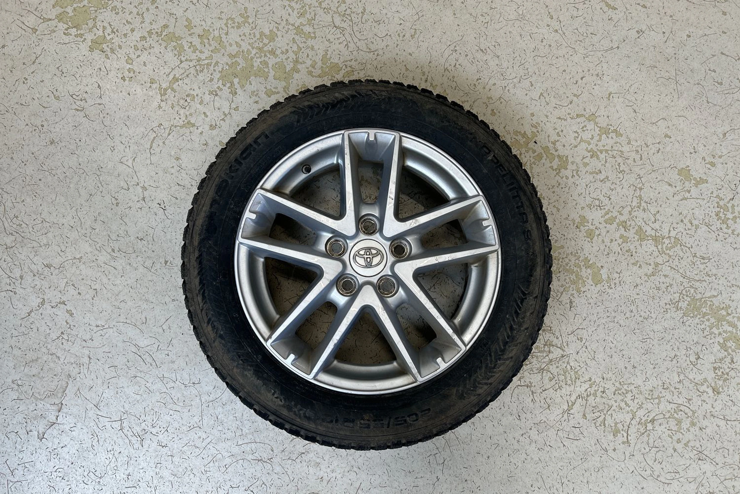 harmaa Toyota Auris 2018 kuva 13.