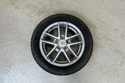 harmaa Toyota Auris 2018 kuva 13.