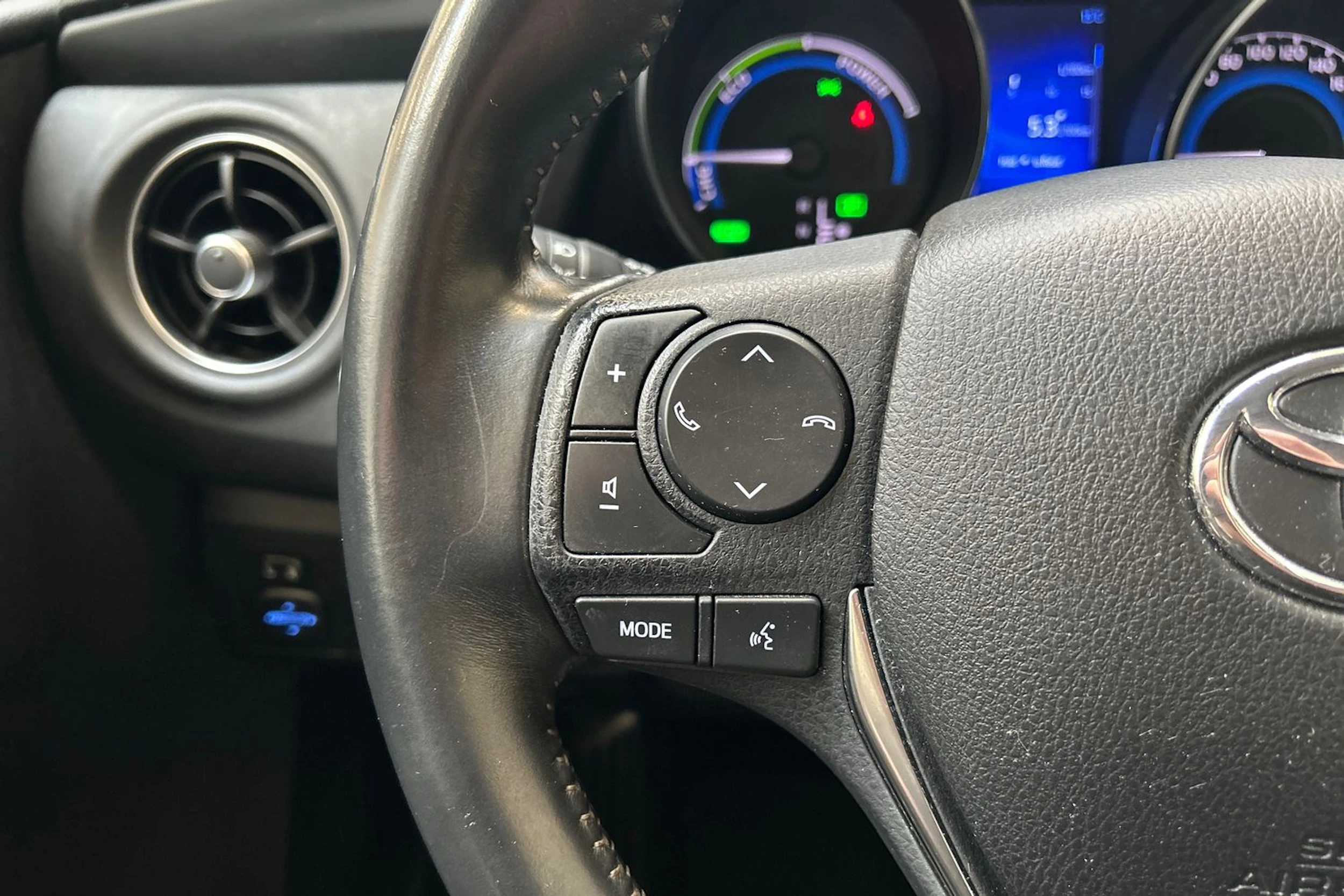 harmaa Toyota Auris 2018 kuva 16.