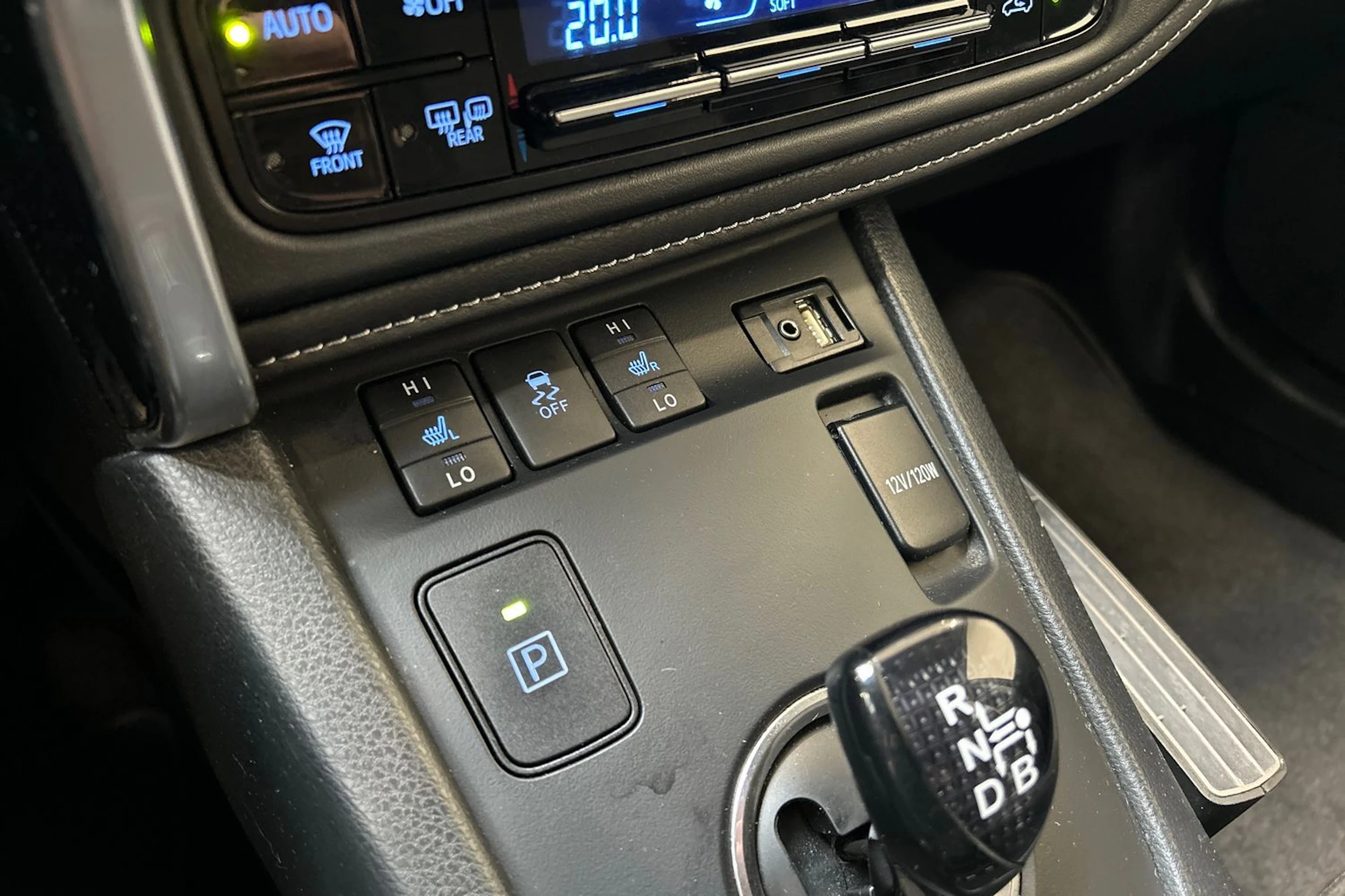 harmaa Toyota Auris 2018 kuva 21.