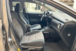 harmaa Toyota Auris 2018 kuva 23.