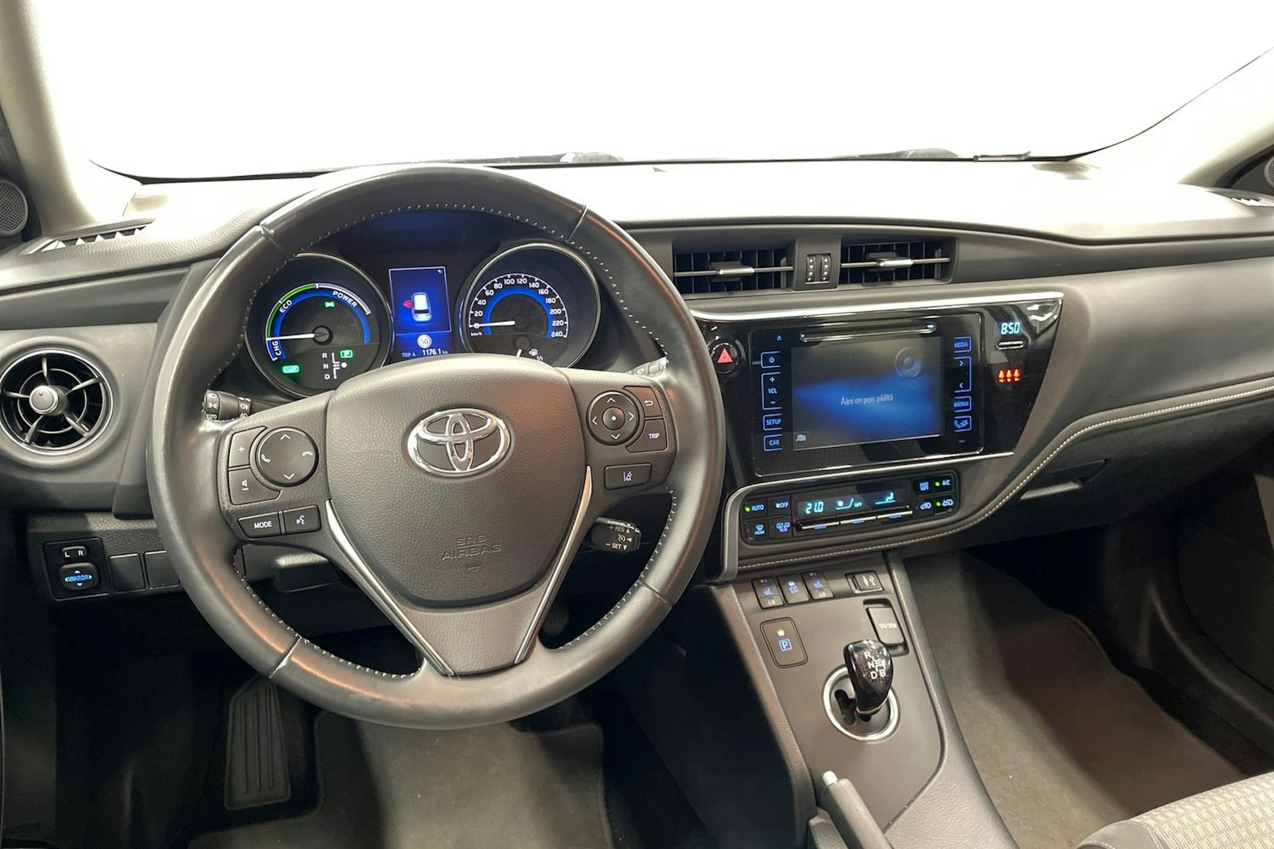 harmaa Toyota Auris 2018 kuva 3.