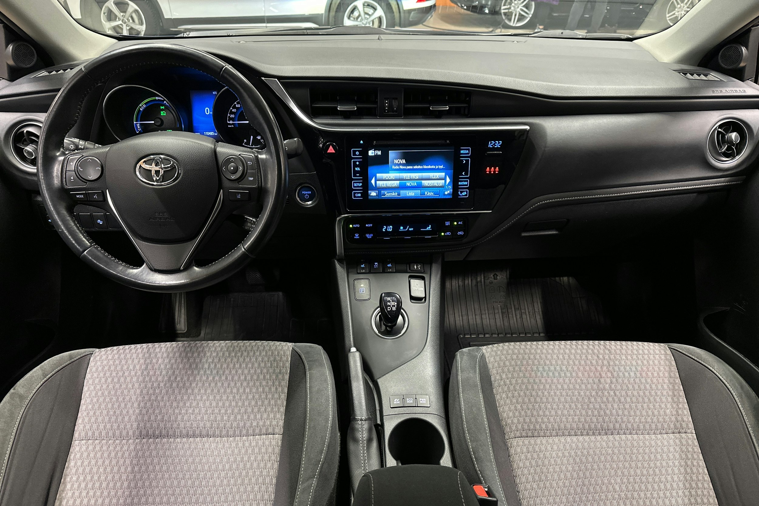 sininen Toyota Auris 2018 kuva 7.