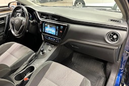 sininen Toyota Auris 2018 kuva 8.