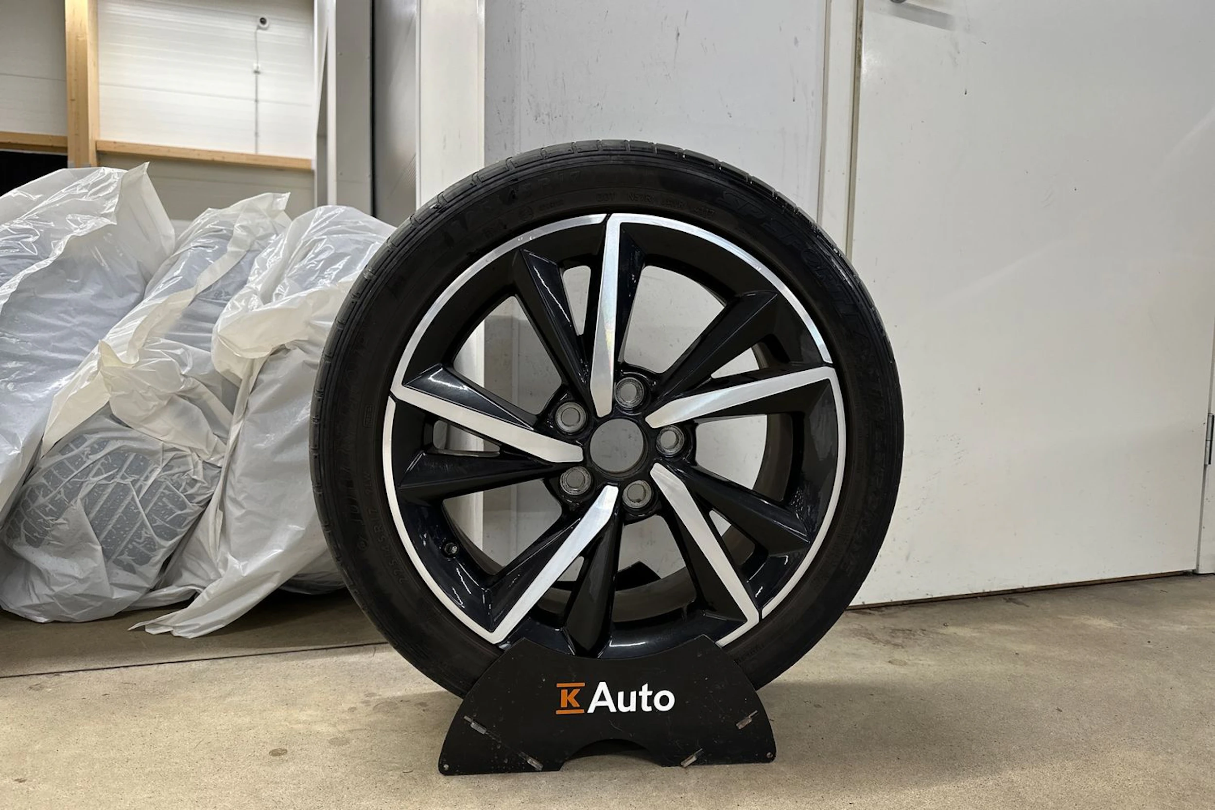 harmaa Toyota Auris 2018 kuva 10.