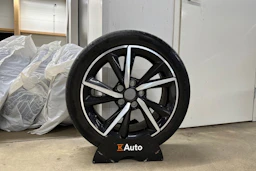 harmaa Toyota Auris 2018 kuva 10.