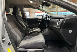 harmaa Toyota Auris 2018 kuva 11.