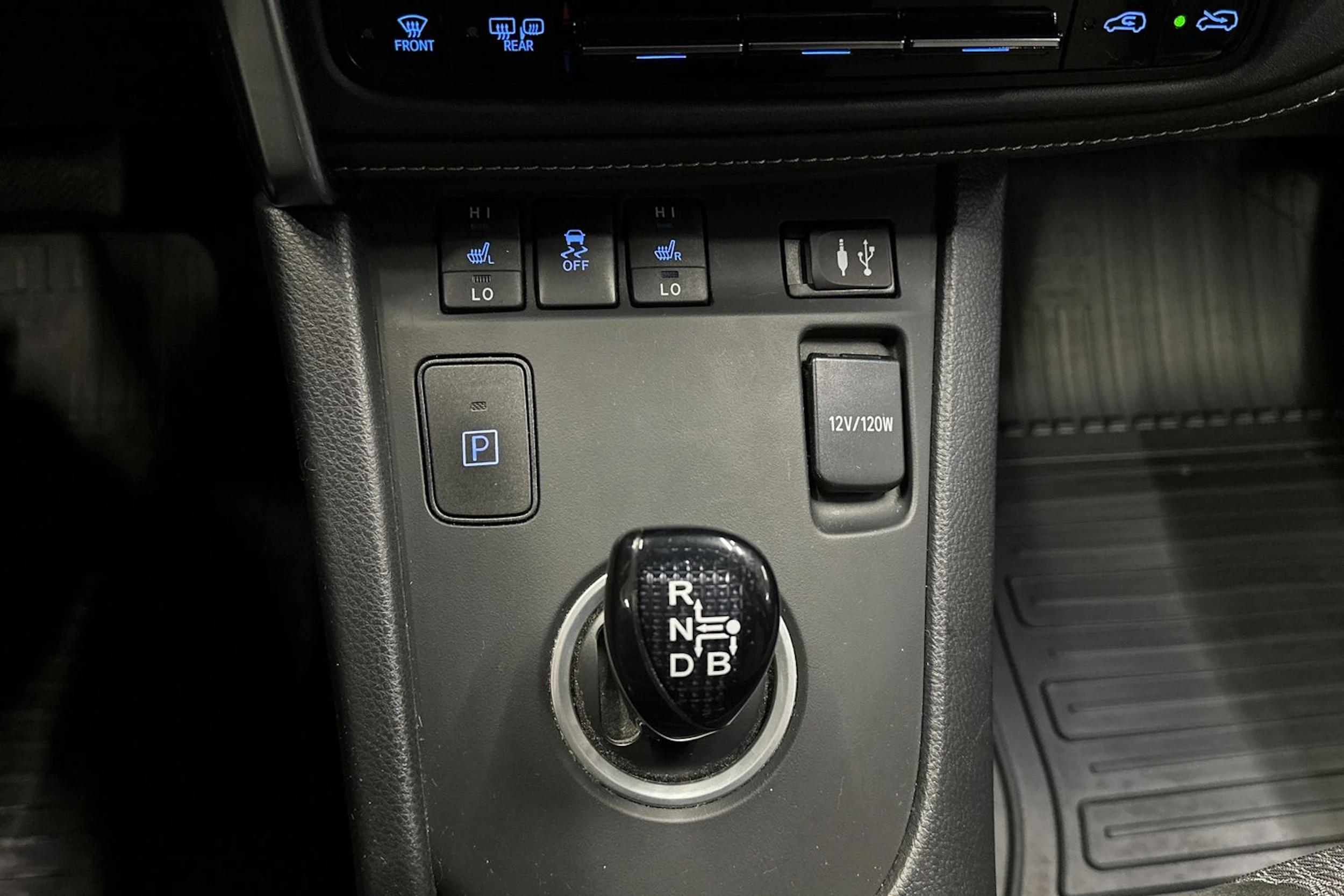 harmaa Toyota Auris 2018 kuva 17.