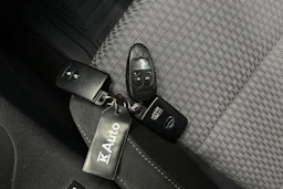 harmaa Toyota Auris 2018 kuva 19.