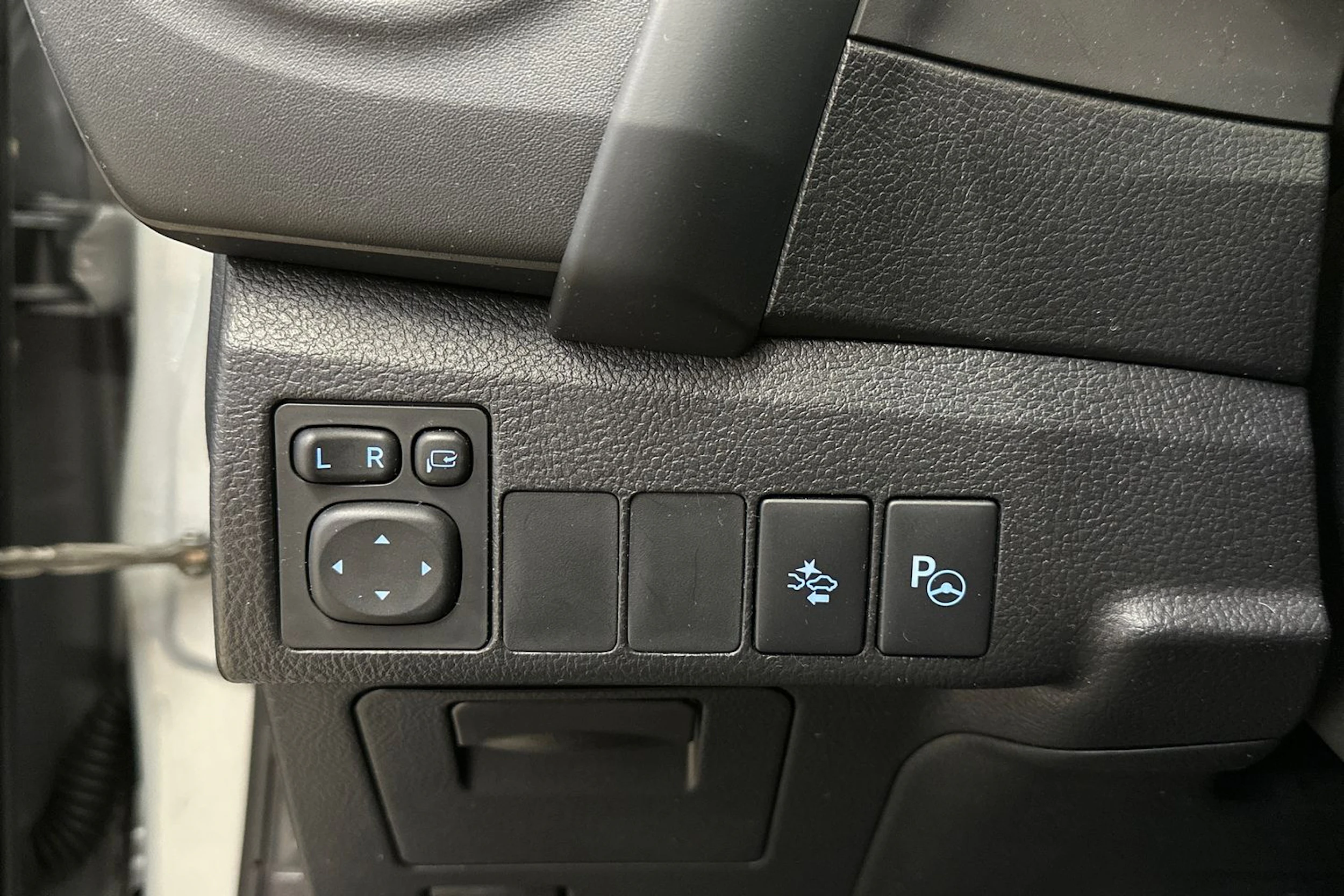 harmaa Toyota Auris 2018 kuva 24.