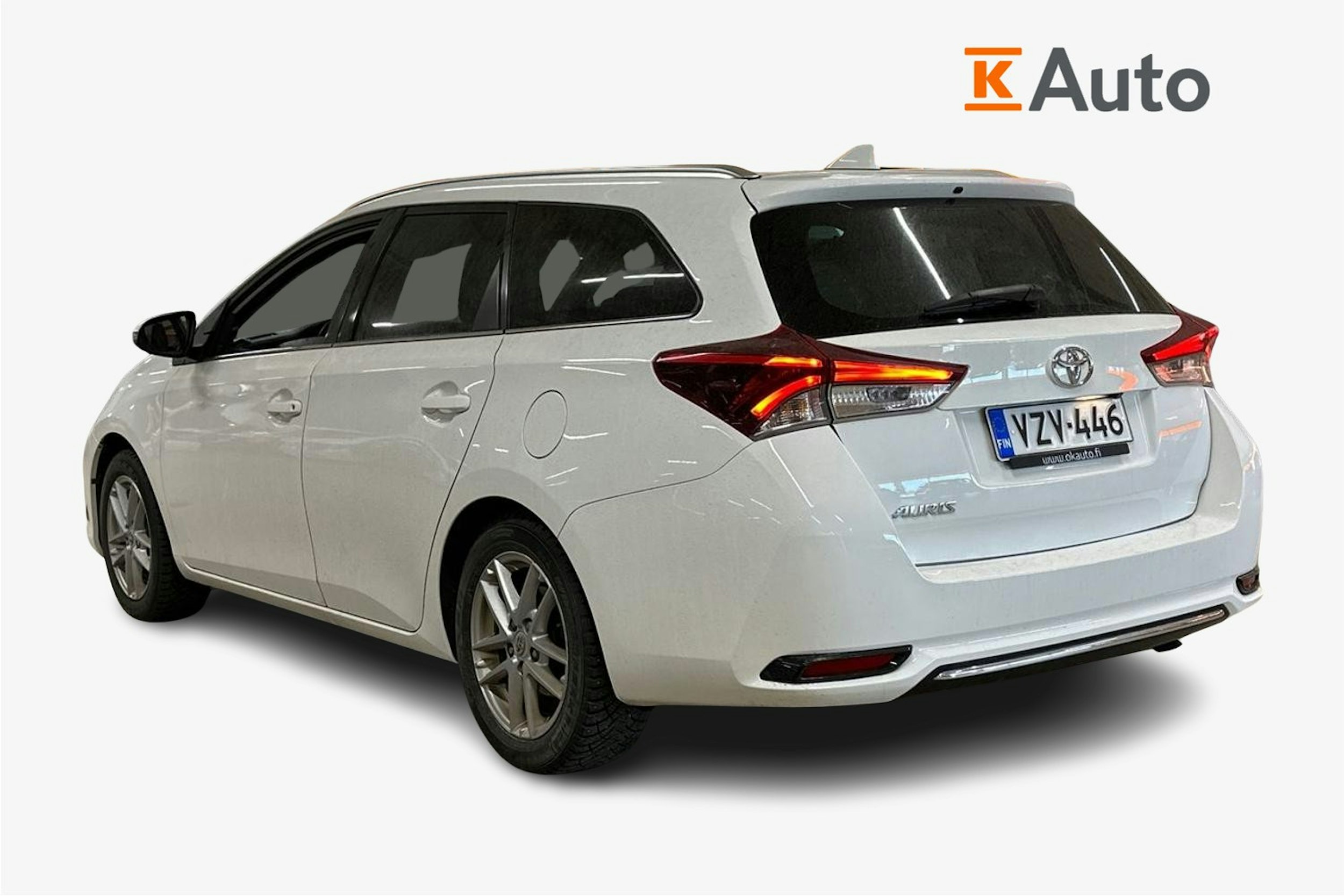 valkoinen Toyota Auris 2018 kuva 2.