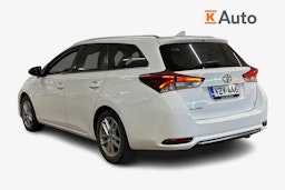 valkoinen Toyota Auris 2018 kuva 2.