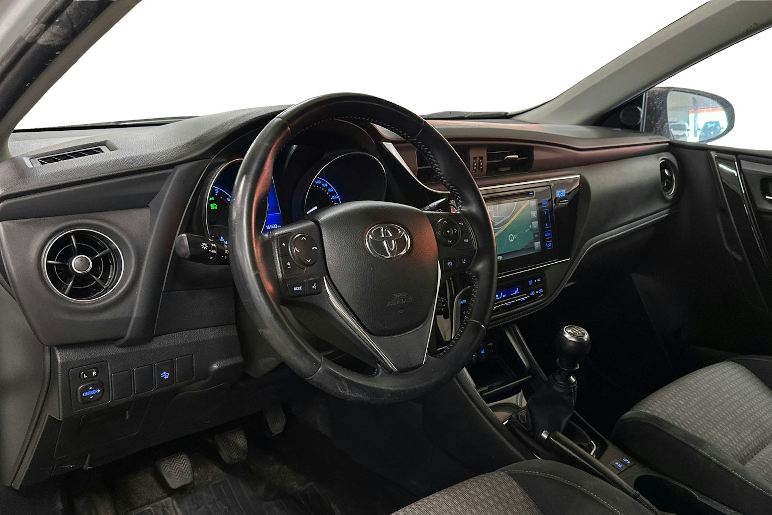 valkoinen Toyota Auris 2018 kuva 3.
