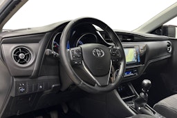 valkoinen Toyota Auris 2018 kuva 6.
