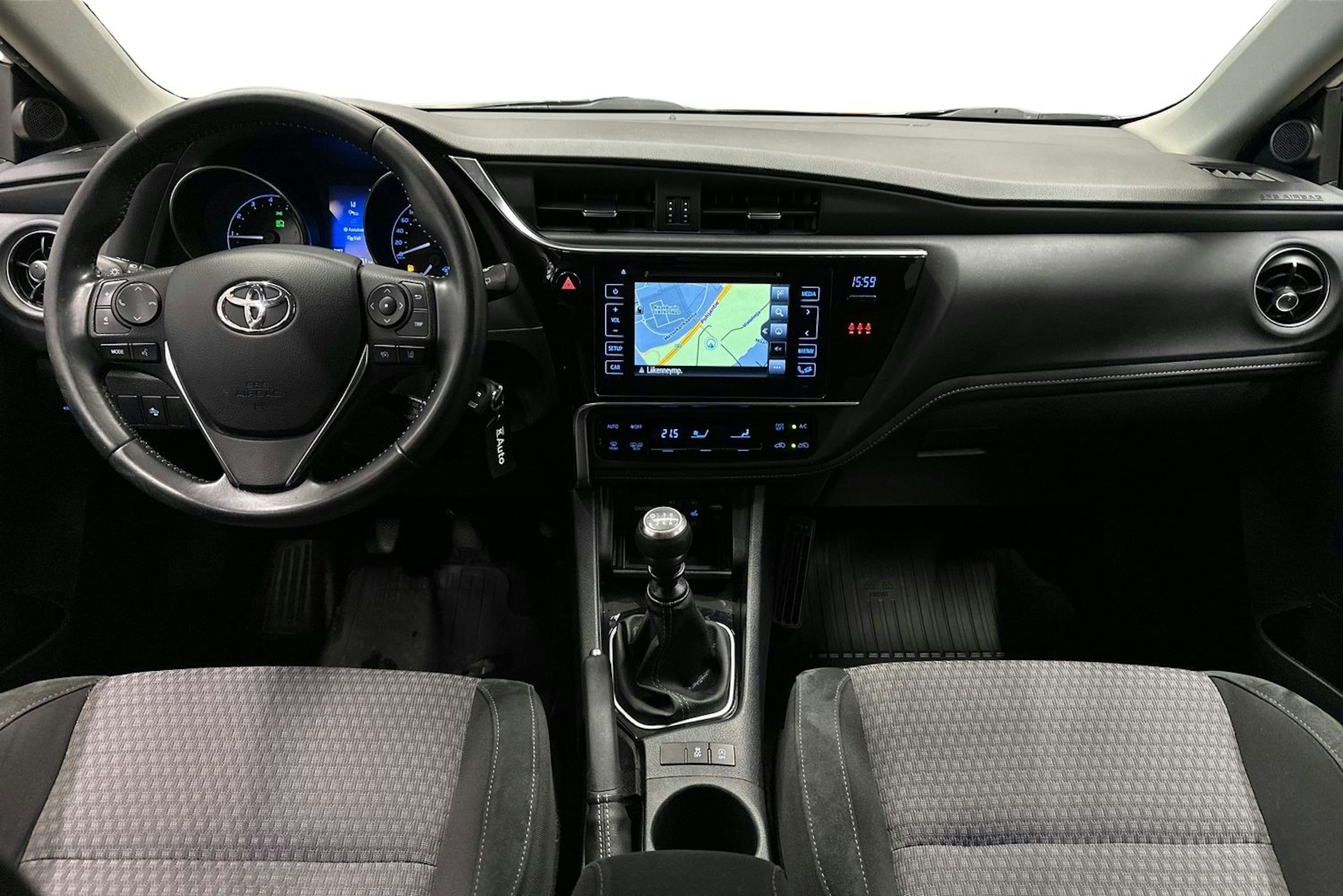 valkoinen Toyota Auris 2018 kuva 7.
