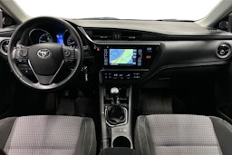 valkoinen Toyota Auris 2018 kuva 7.