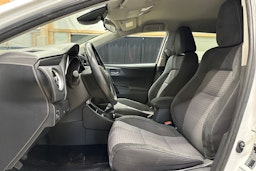 valkoinen Toyota Auris 2018 kuva 12.