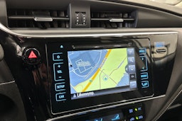 valkoinen Toyota Auris 2018 kuva 15.
