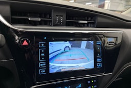 valkoinen Toyota Auris 2018 kuva 16.