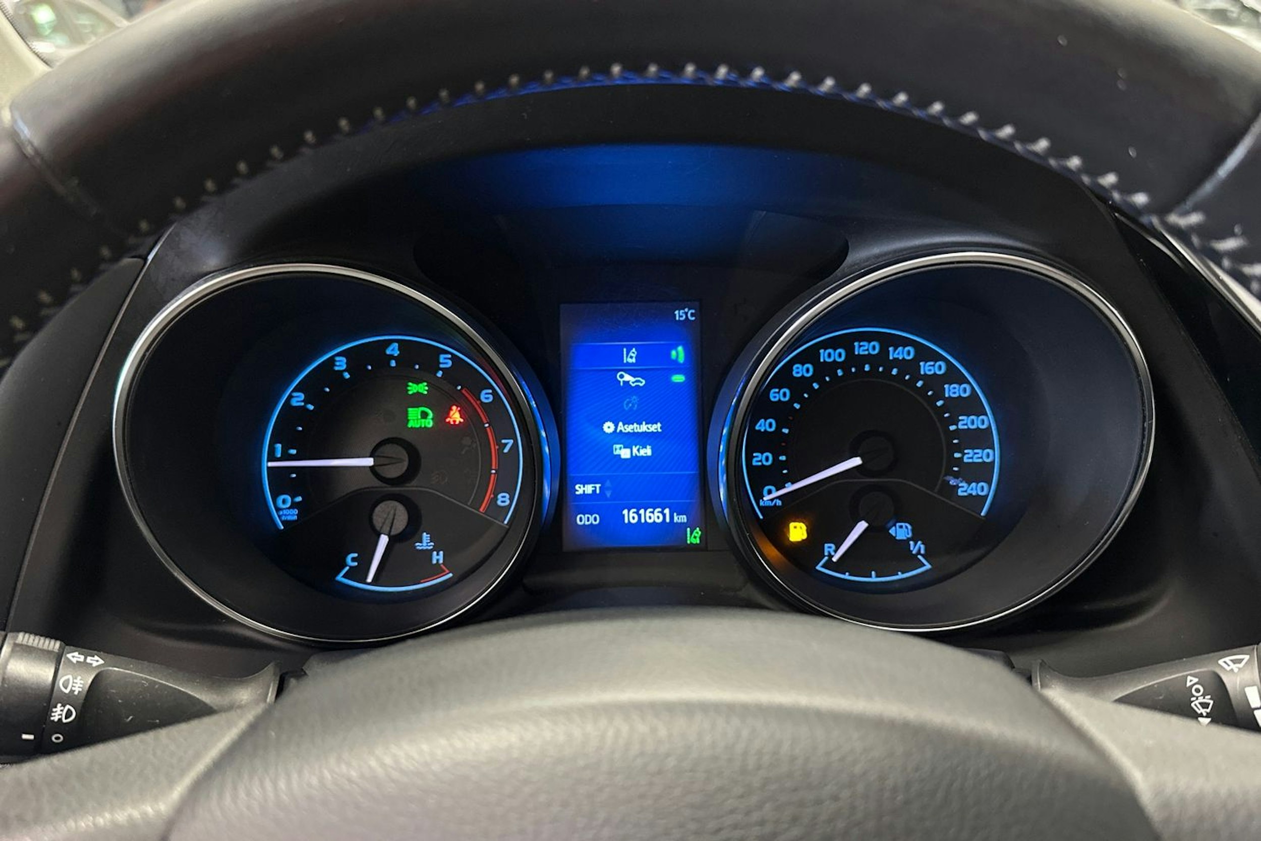 valkoinen Toyota Auris 2018 kuva 19.